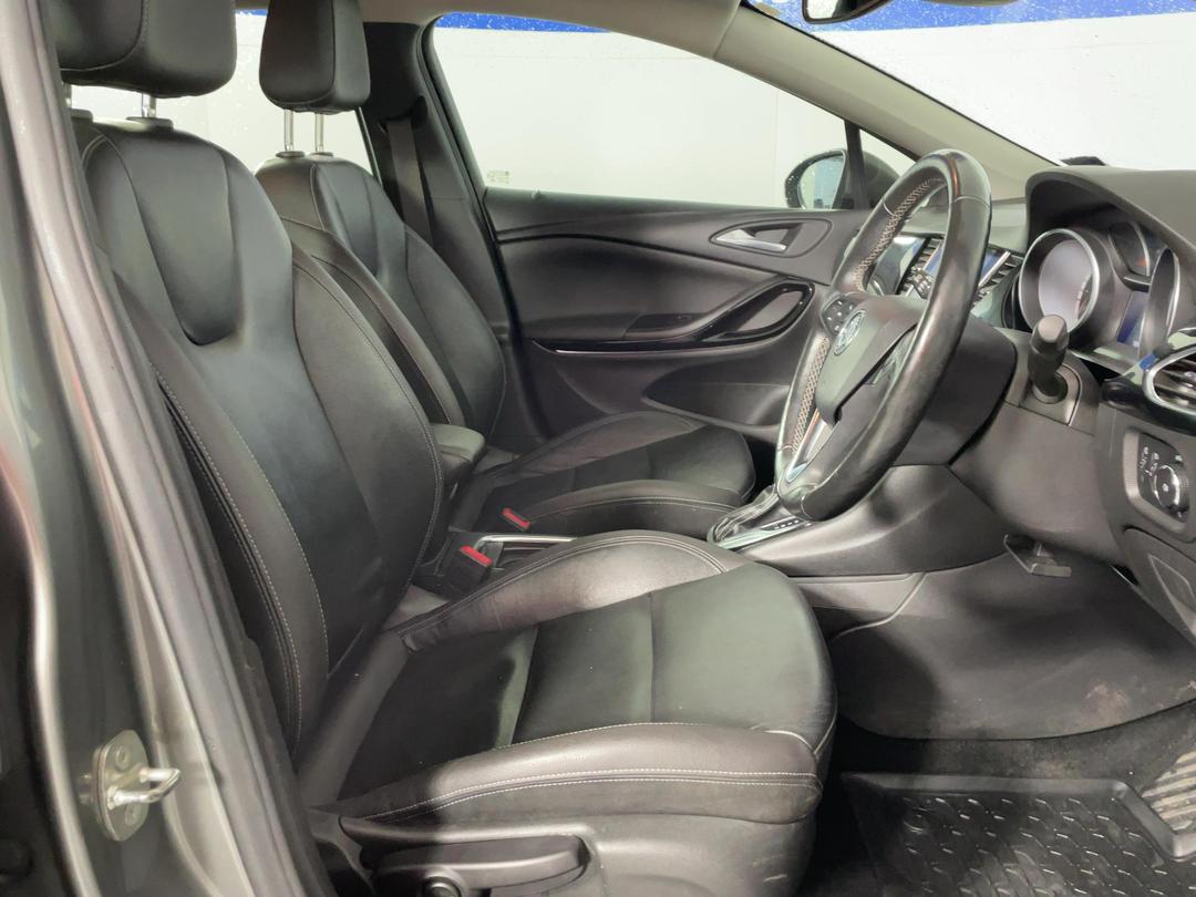 Photo '16' of Holden Astra