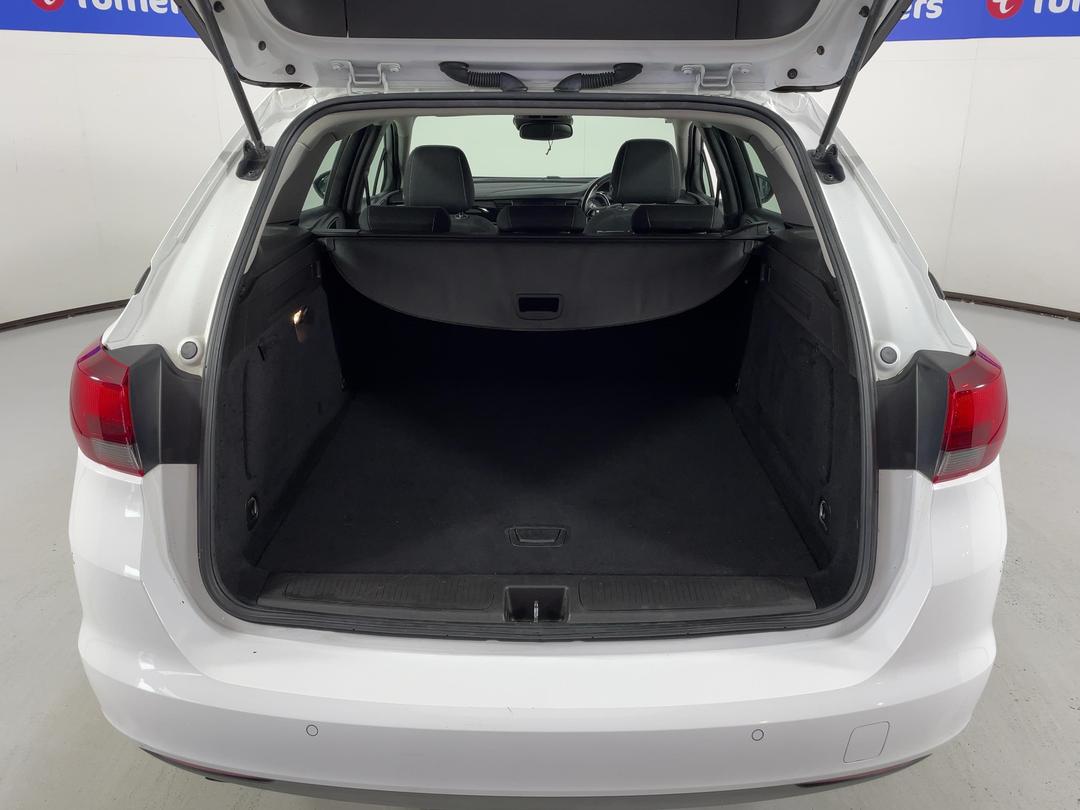Photo '14' of Holden Astra