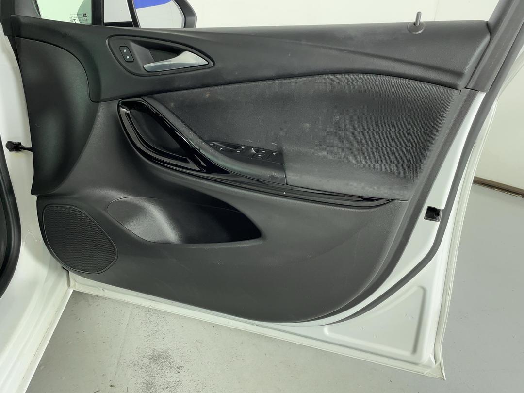 Photo '15' of Holden Astra