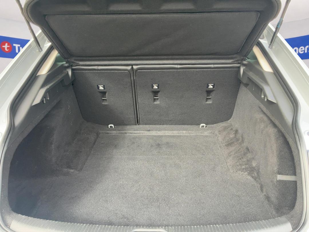 Photo '14' of Holden Commodore