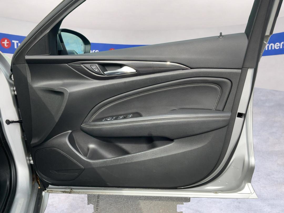 Photo '15' of Holden Commodore