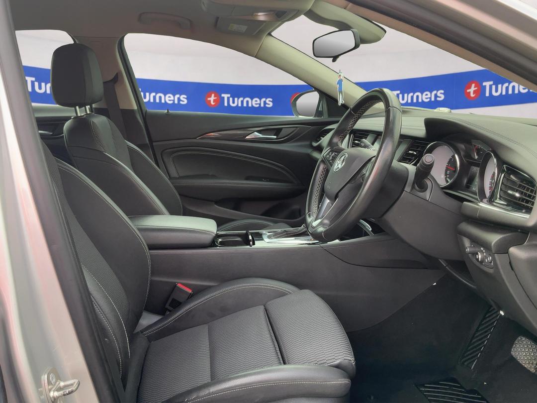 Photo '16' of Holden Commodore
