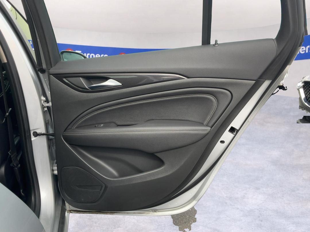 Photo '19' of Holden Commodore