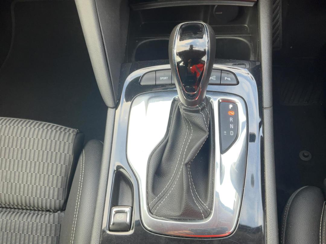 Photo '29' of Holden Commodore