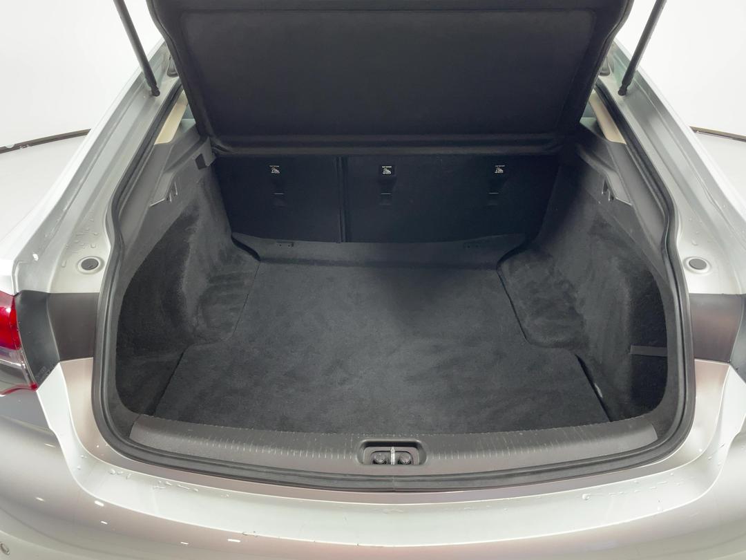 Photo '14' of Holden Commodore