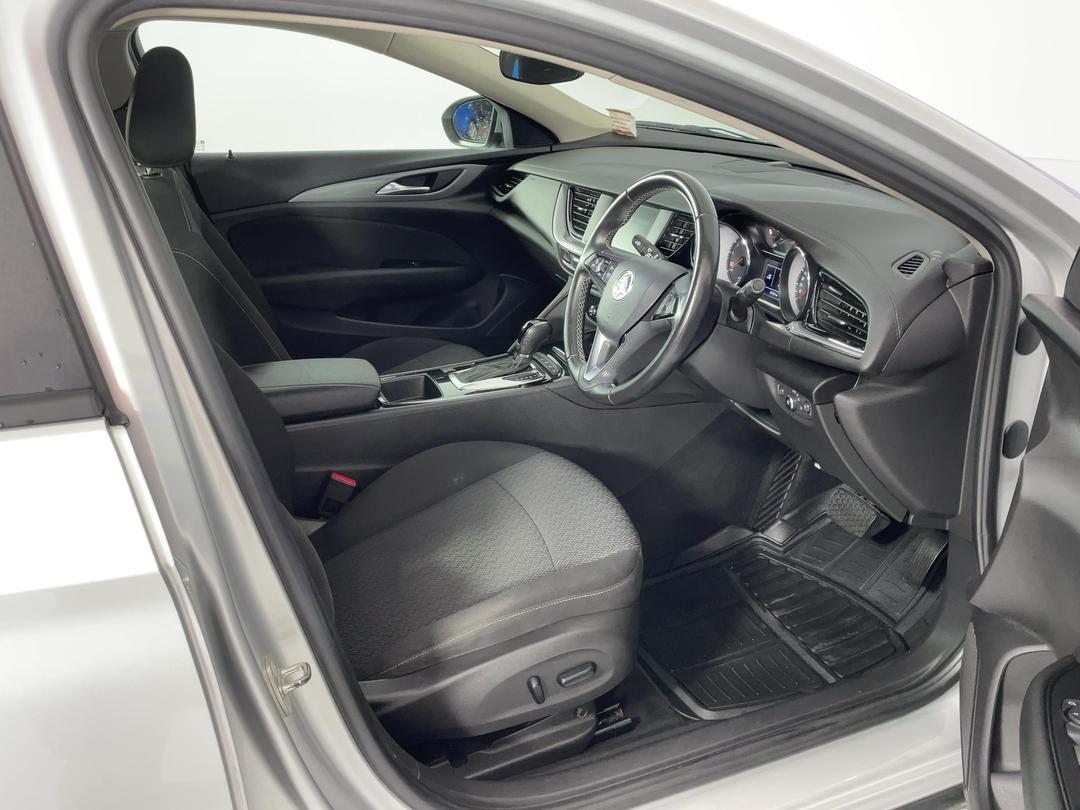 Photo '16' of Holden Commodore