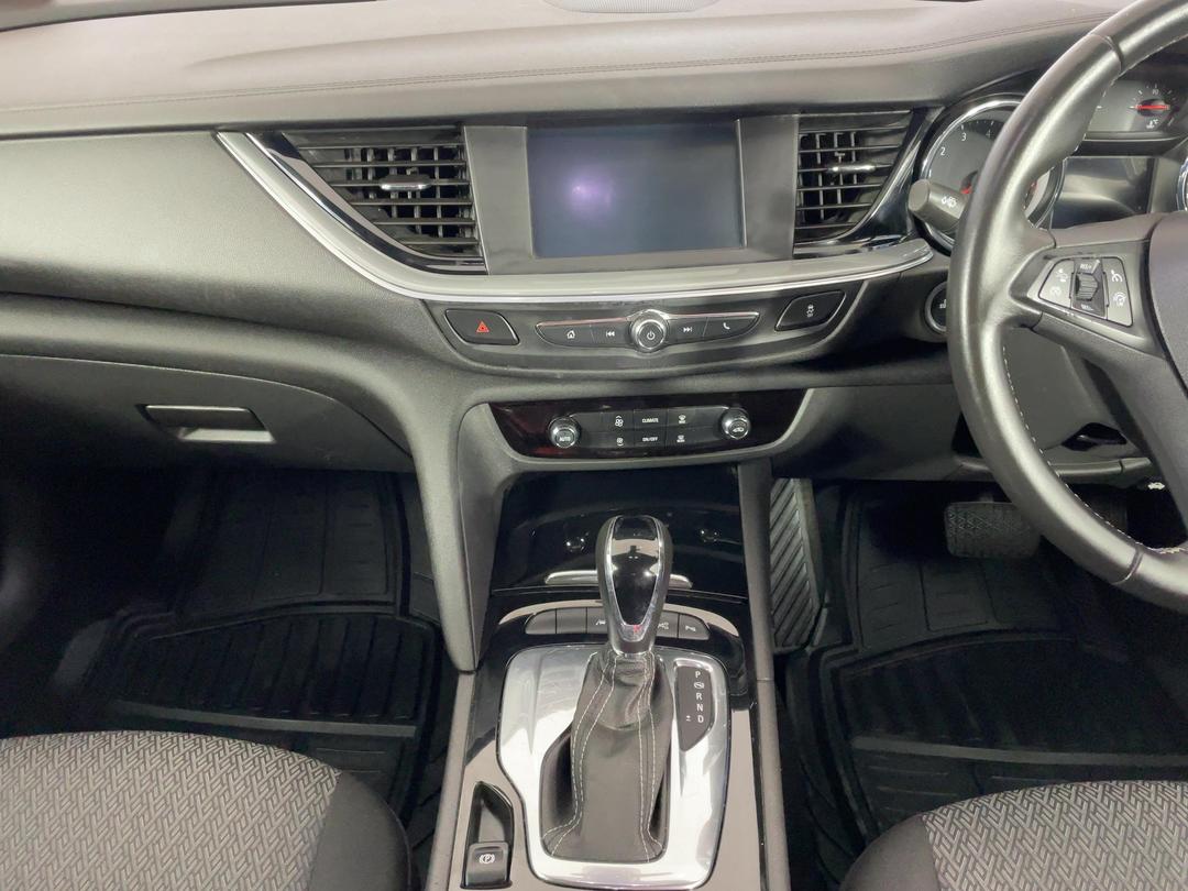 Photo '18' of Holden Commodore