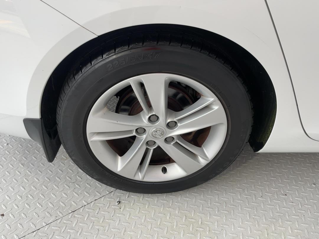 Photo '12' of Holden Commodore