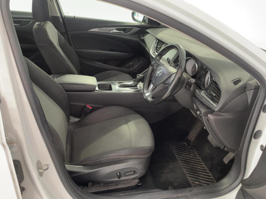Photo '16' of Holden Commodore