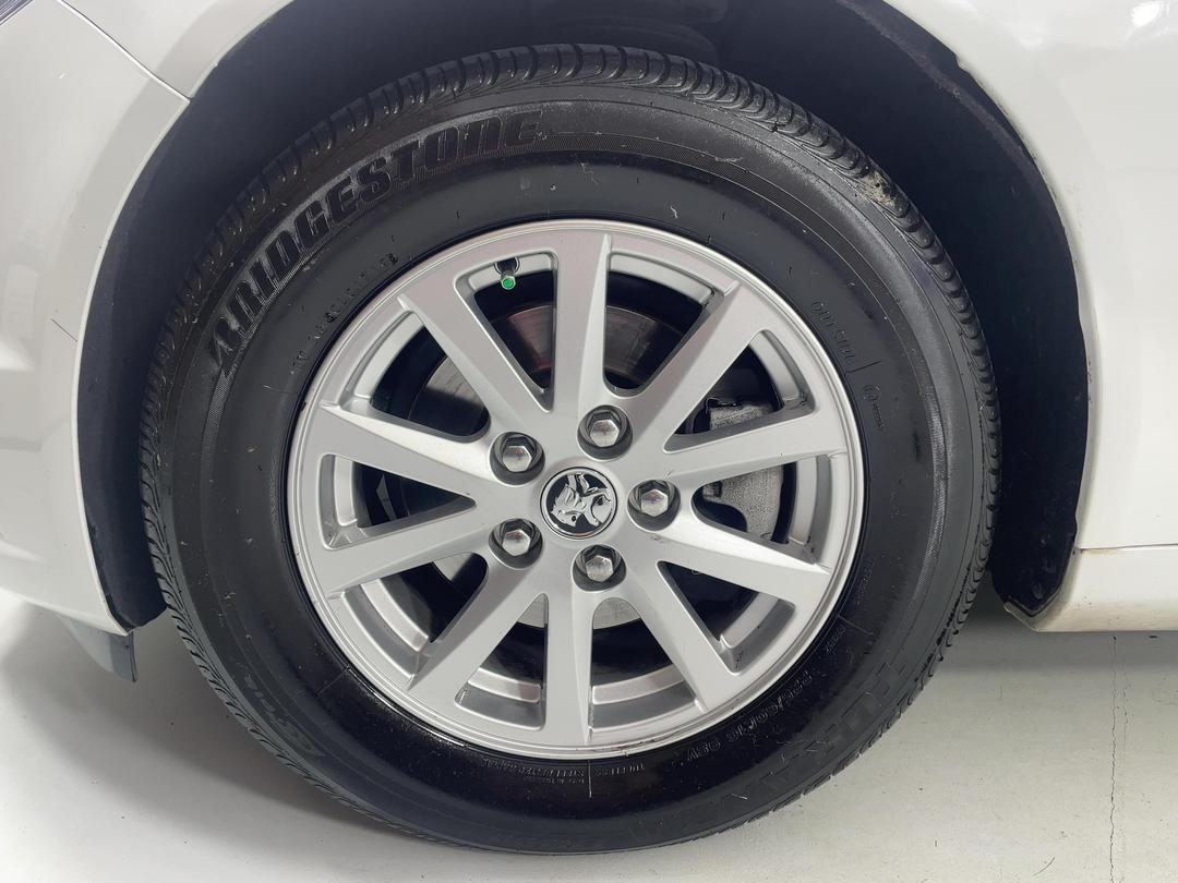 Photo '10' of Holden Commodore