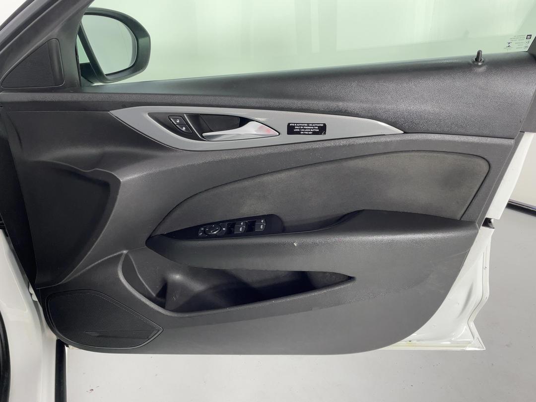 Photo '15' of Holden Commodore