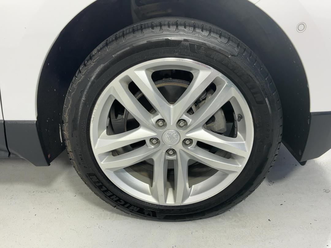 Photo '9' of Holden Equinox