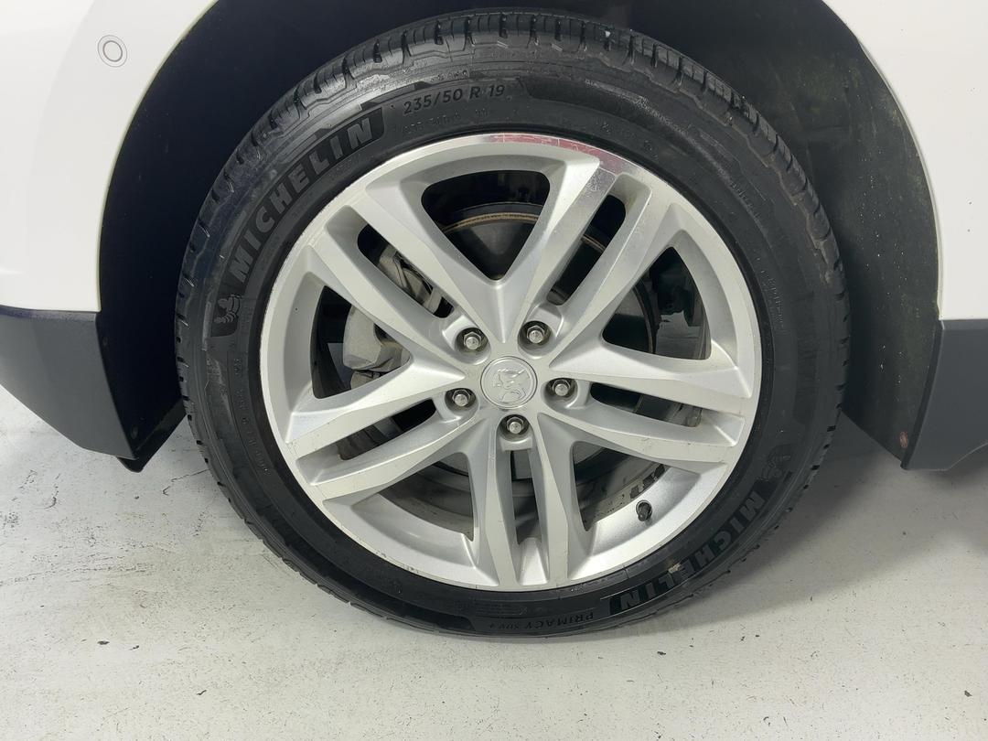 Photo '10' of Holden Equinox