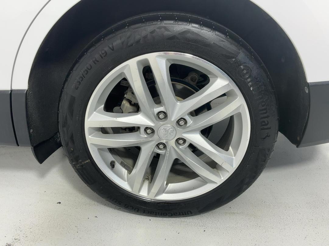 Photo '11' of Holden Equinox