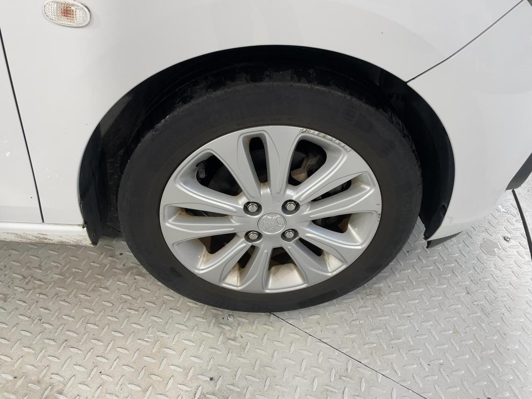 Photo '9' of Holden Spark