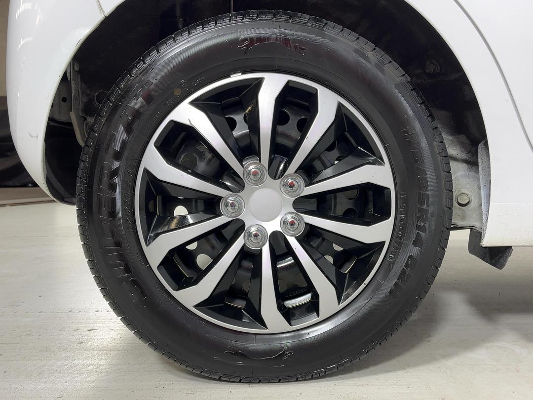 Photo '12' of Holden Spark