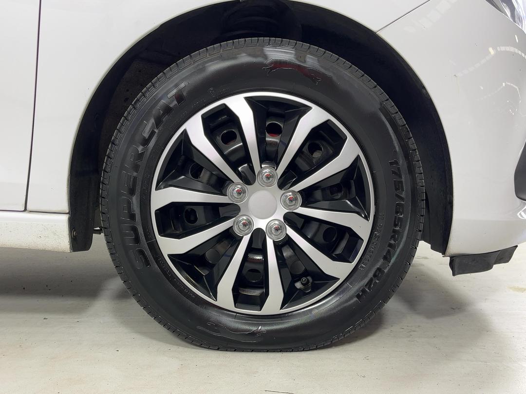 Photo '9' of Holden Spark