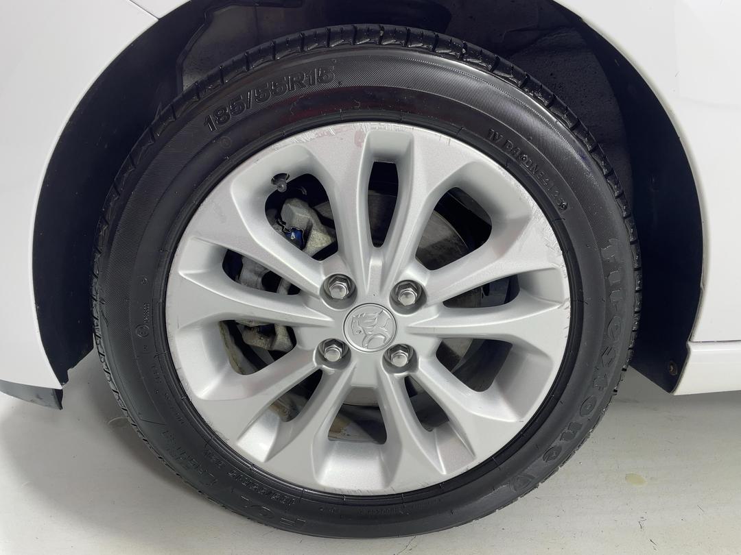 Photo '10' of Holden Spark