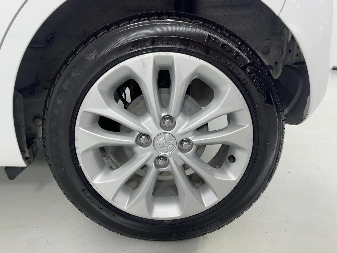 Photo '11' of Holden Spark