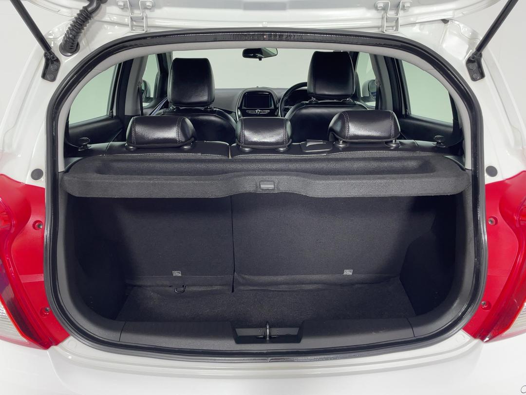 Photo '14' of Holden Spark