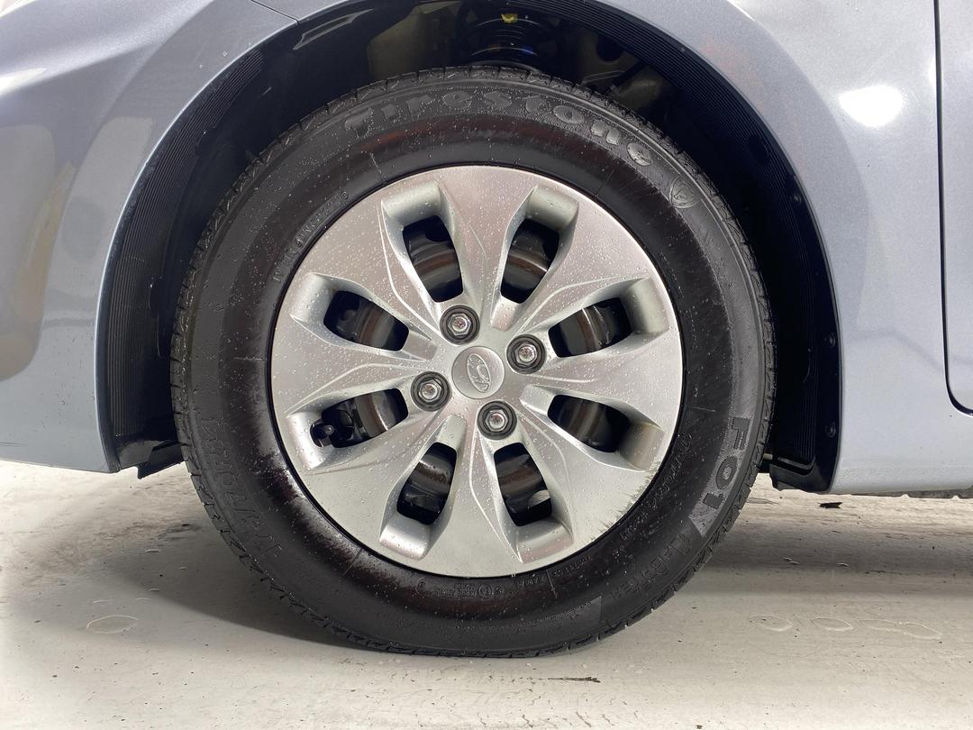 Photo '10' of Hyundai Accent