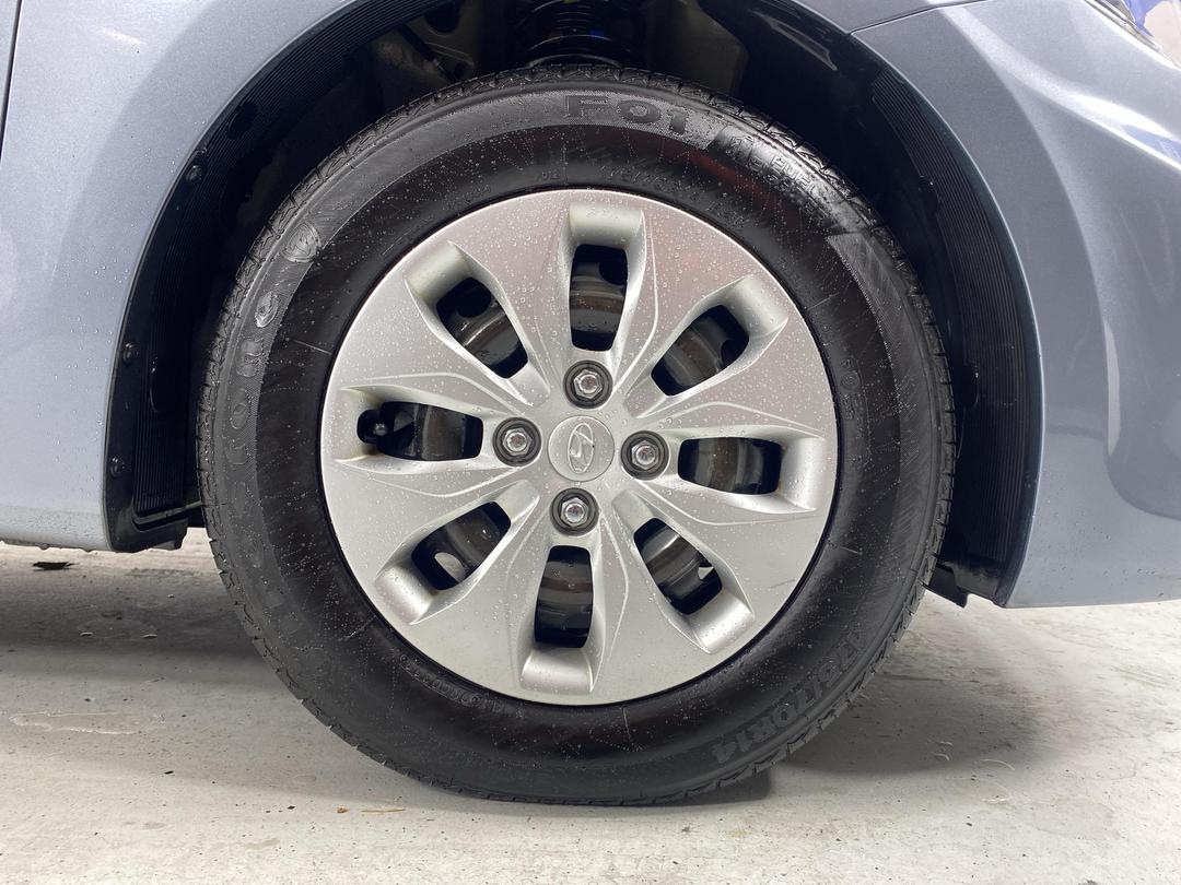 Photo '9' of Hyundai Accent