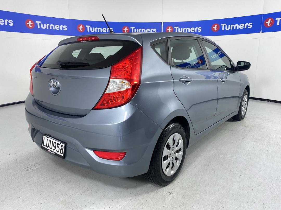 Photo '7' of Hyundai Accent