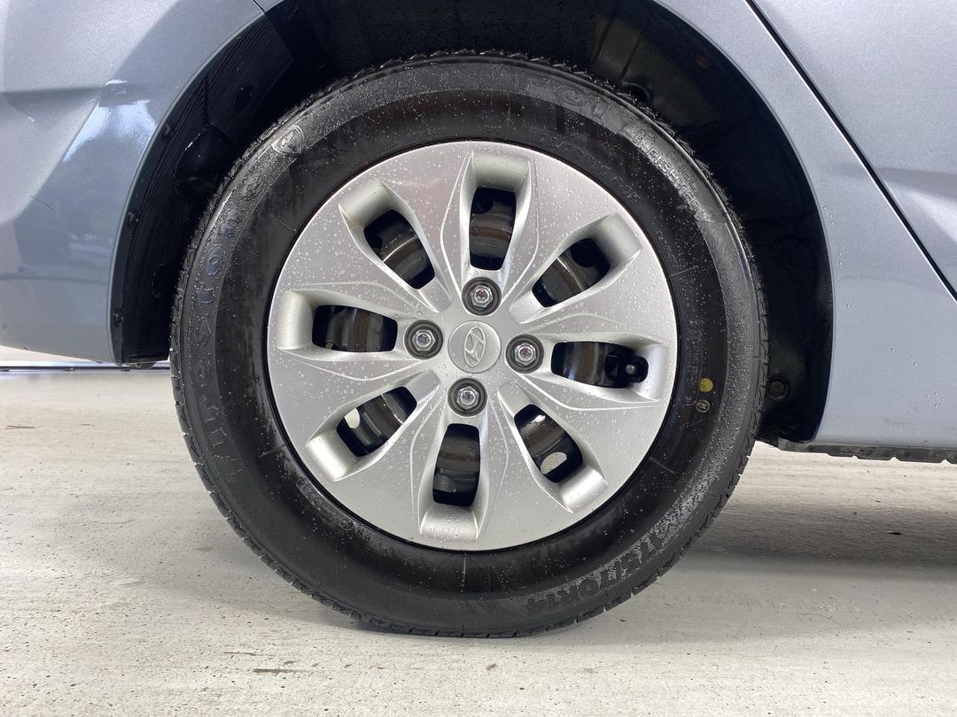 Photo '12' of Hyundai Accent