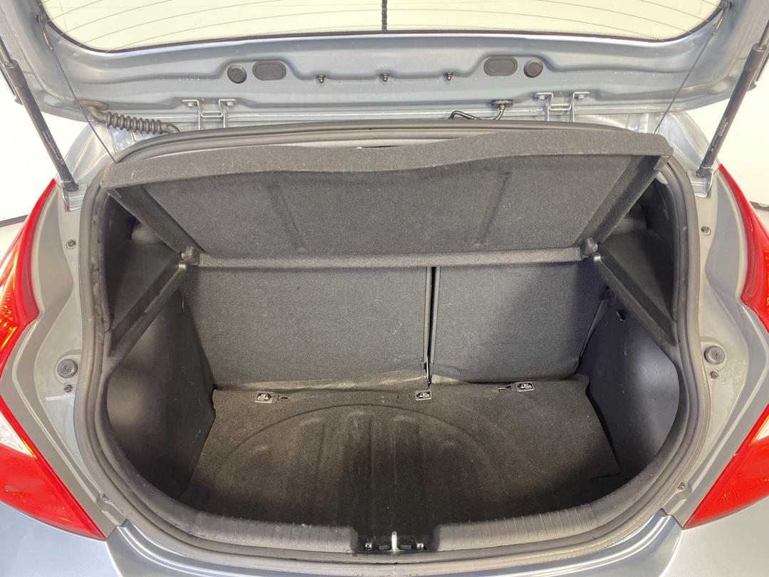 Photo '14' of Hyundai Accent