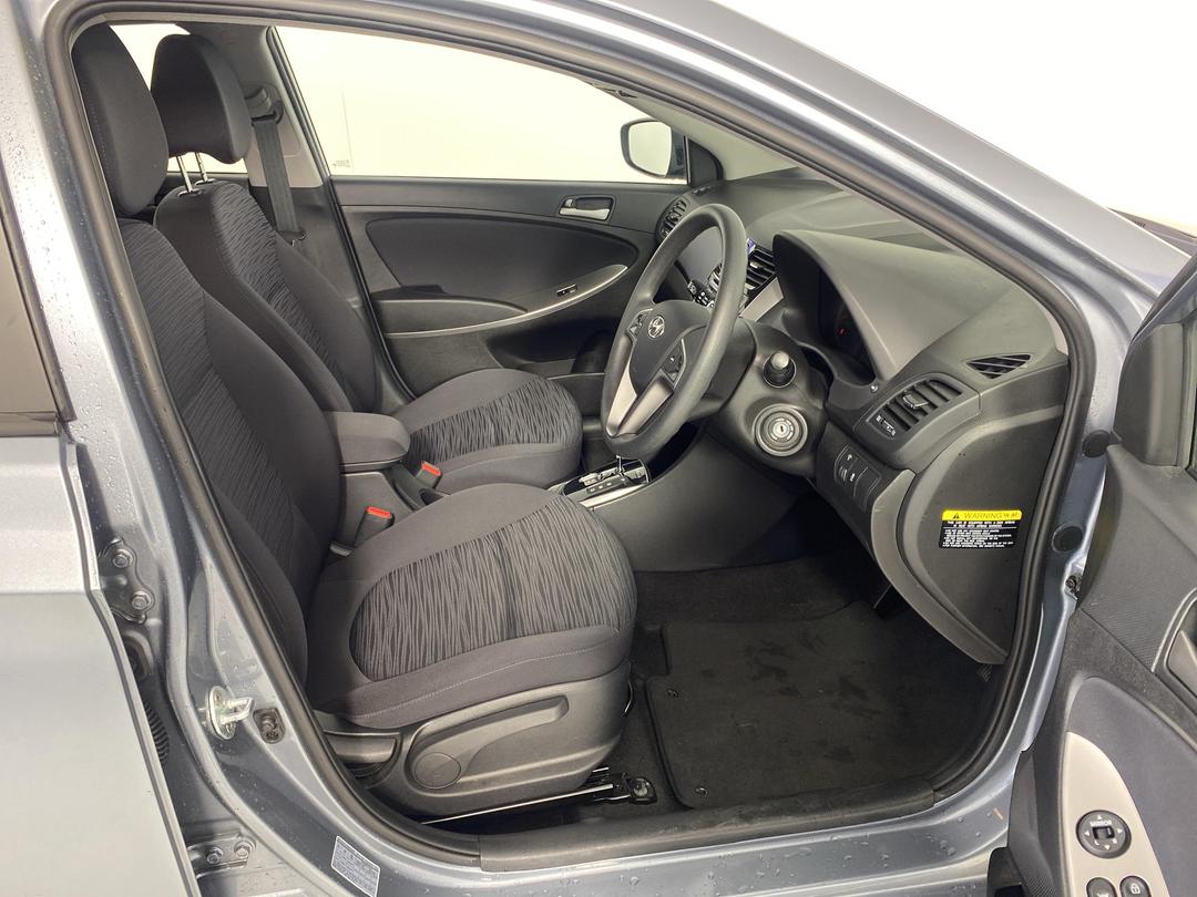 Photo '16' of Hyundai Accent