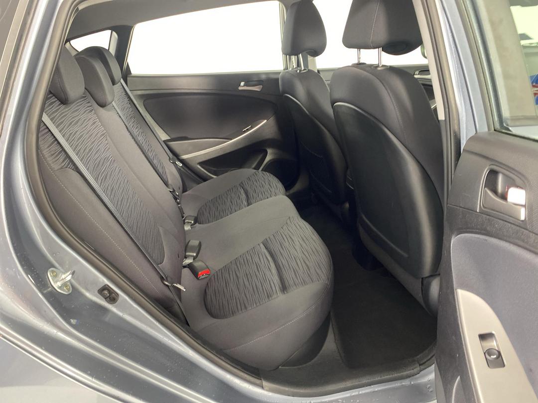 Photo '20' of Hyundai Accent