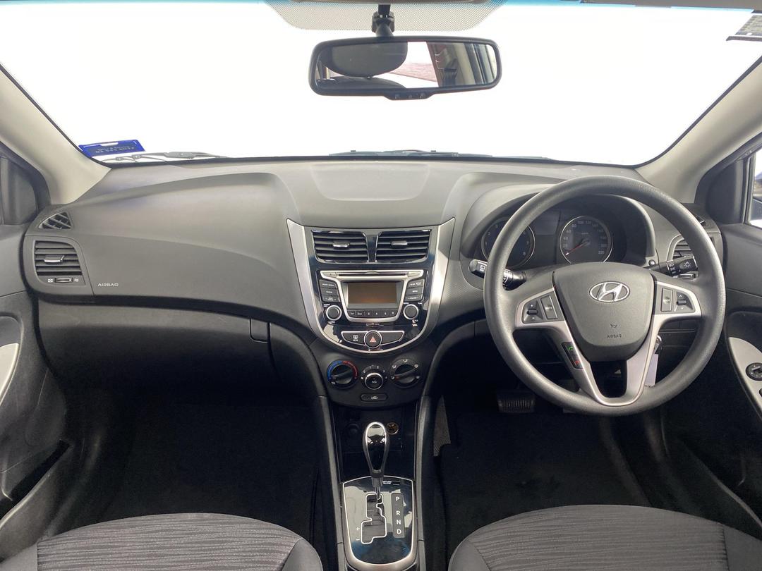 Photo '17' of Hyundai Accent