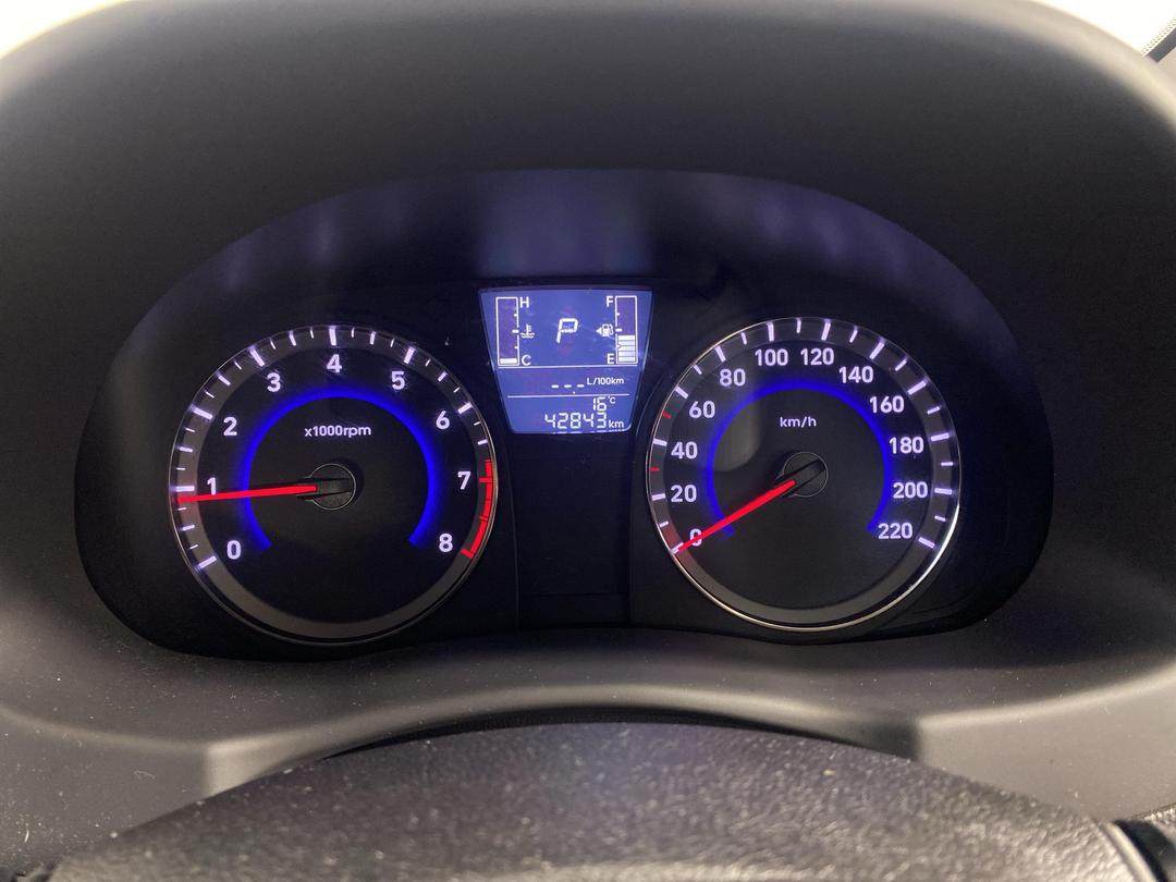 Photo '21' of Hyundai Accent