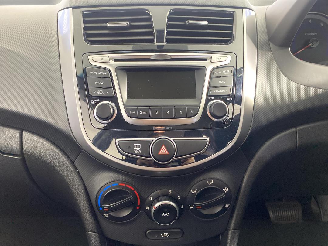 Photo '18' of Hyundai Accent