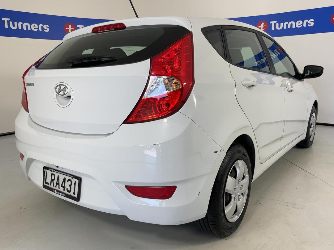 Photo '7' of Hyundai Accent