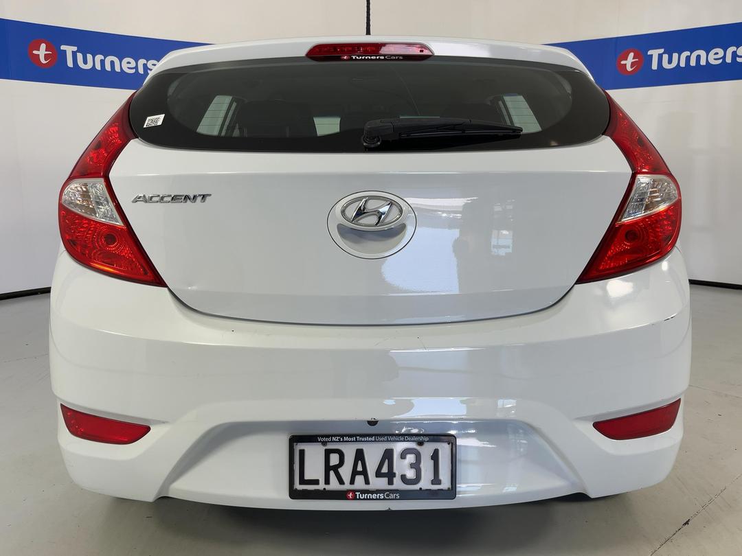 Photo '6' of Hyundai Accent