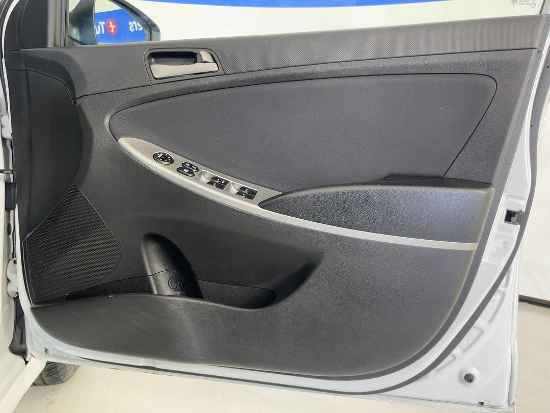 Photo '15' of Hyundai Accent