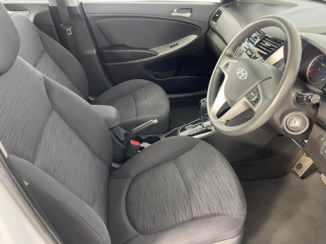 Photo '16' of Hyundai Accent