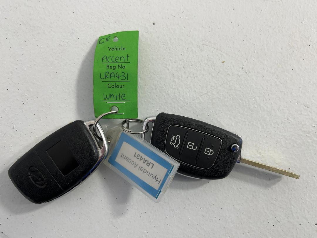 Photo '22' of Hyundai Accent