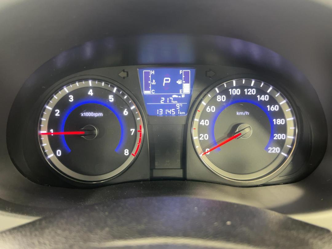 Photo '21' of Hyundai Accent