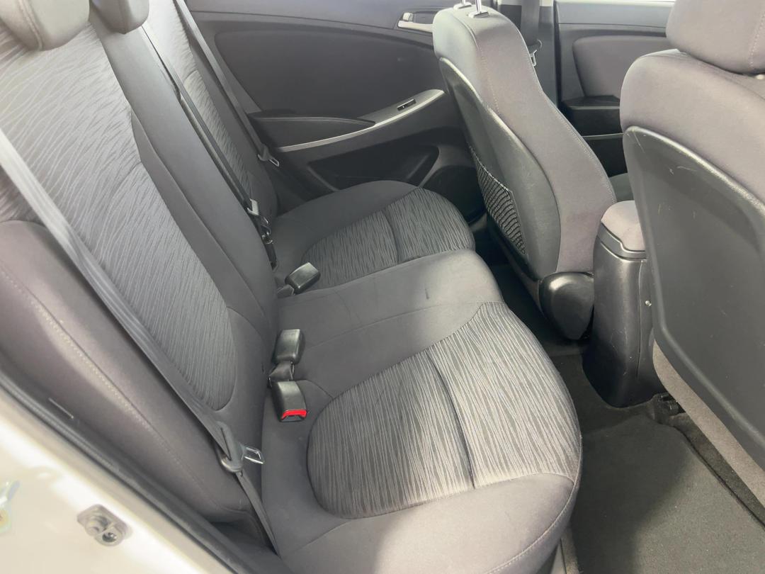 Photo '20' of Hyundai Accent