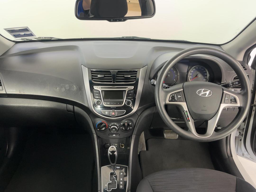 Photo '17' of Hyundai Accent