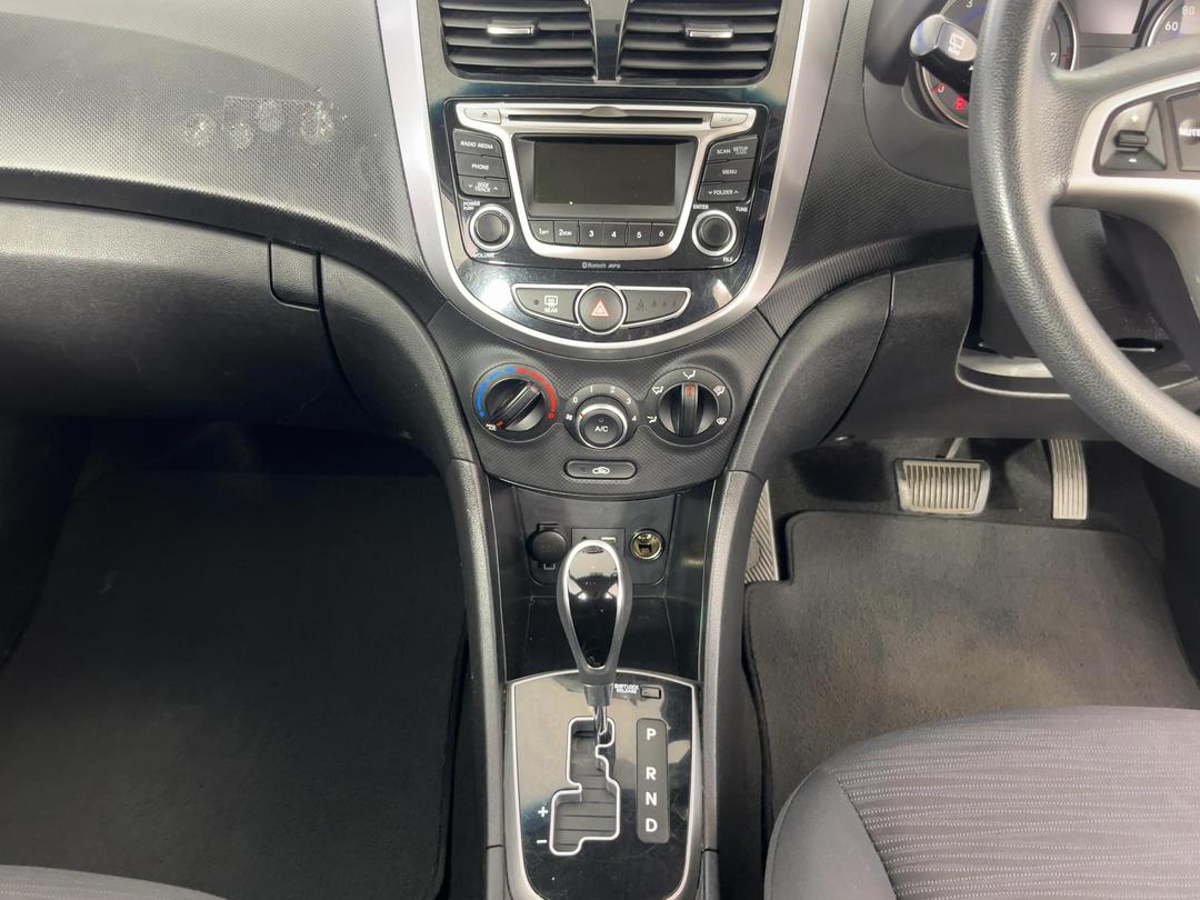 Photo '18' of Hyundai Accent
