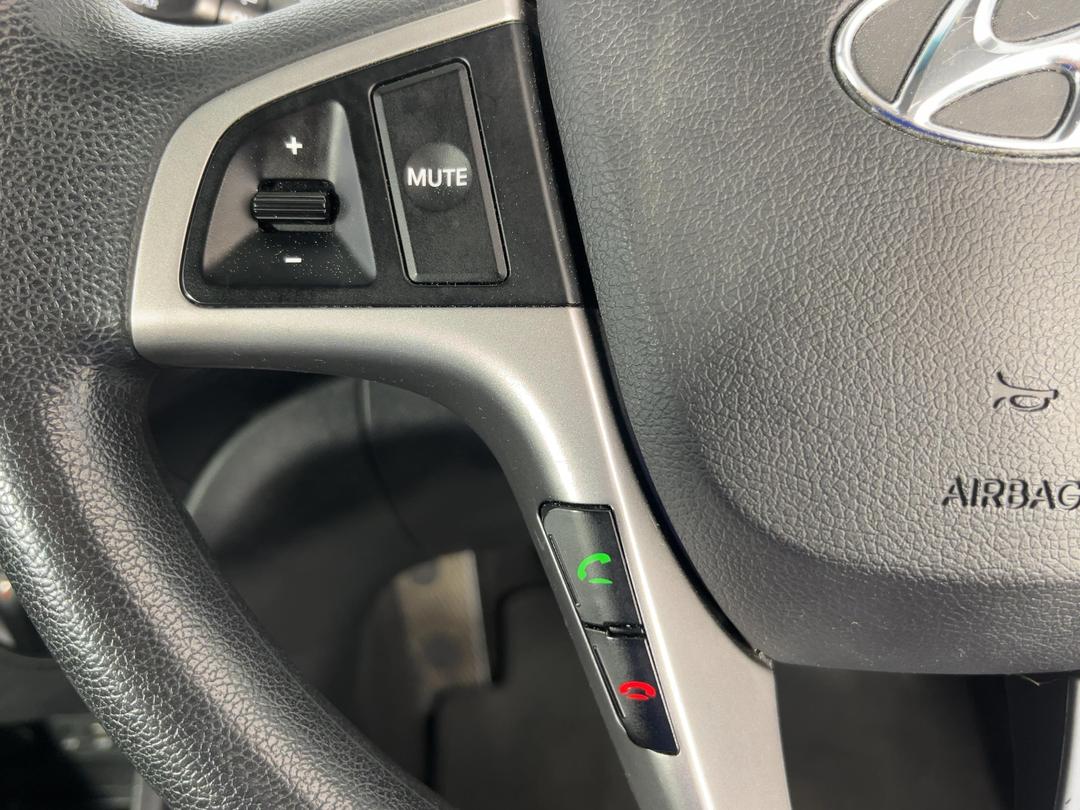 Photo '24' of Hyundai Accent