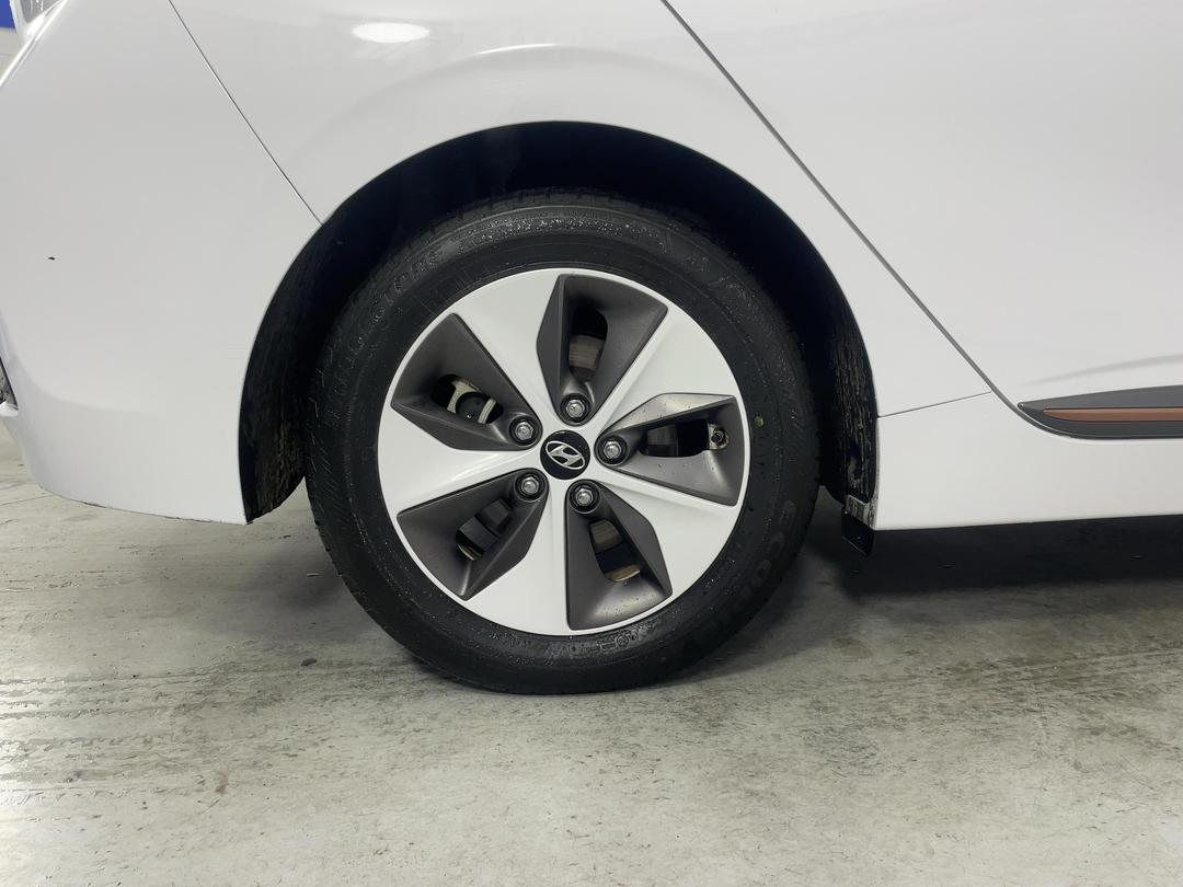 Photo '12' of Hyundai Ioniq