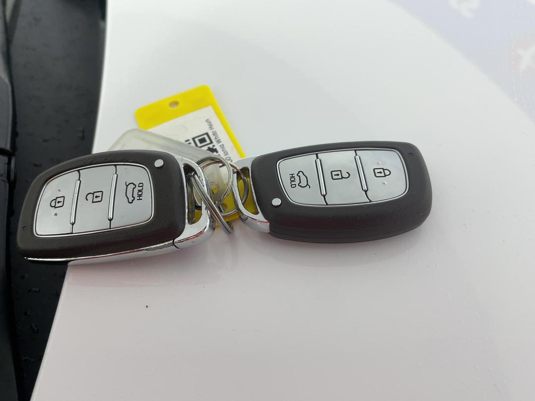 Photo '22' of Hyundai Ioniq