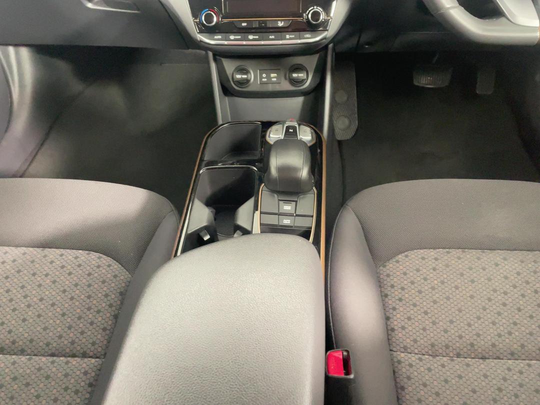 Photo '18' of Hyundai Ioniq