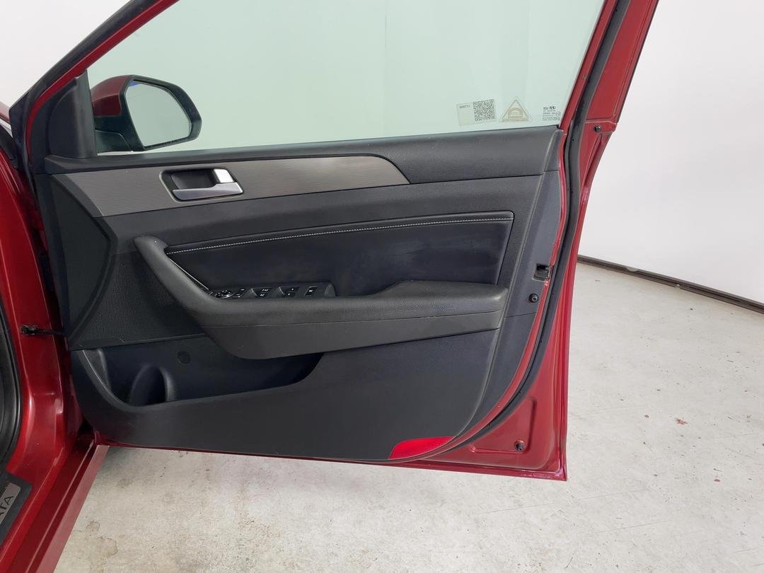 Photo '15' of Hyundai Sonata