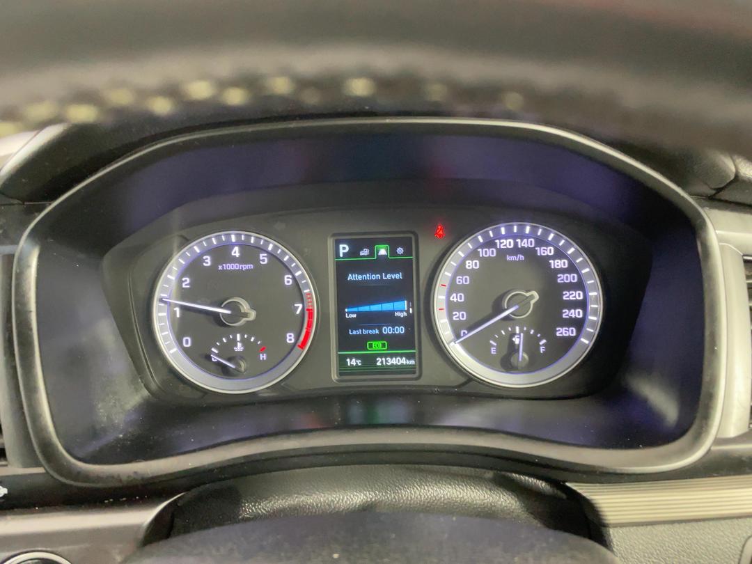 Photo '21' of Hyundai Sonata