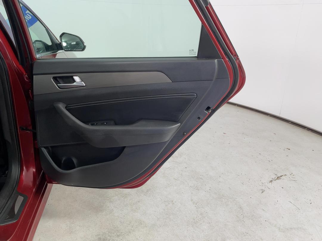 Photo '19' of Hyundai Sonata